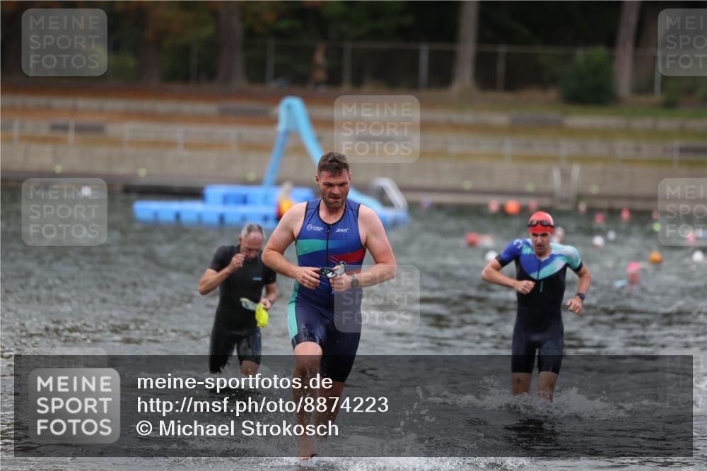 14.09.2025 - Stadtparktriathlon Michael Strokosch http://msf.ph/oto/8874223 14.09.2025 12:32:15 Schwimmen 1358, 1360, 1368, 1369 meine-sportfotos.de