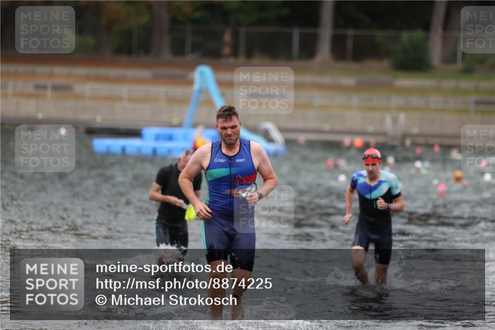 14.09.2025 - Stadtparktriathlon Michael Strokosch http://msf.ph/oto/8874225 14.09.2025 12:32:15 Schwimmen 1358, 1360, 1368, 1369 meine-sportfotos.de
