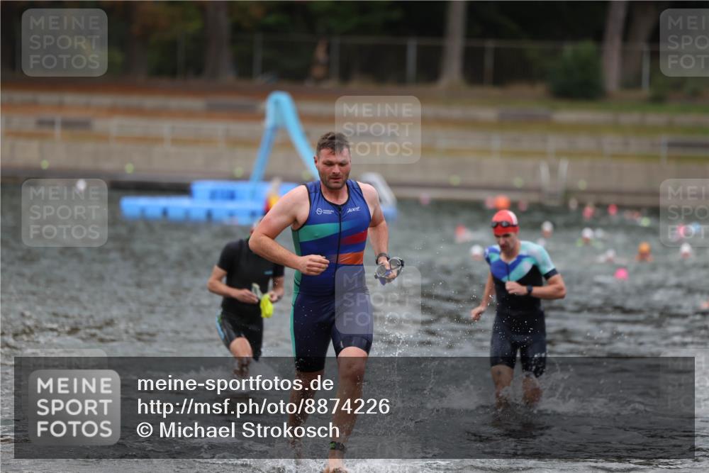 14.09.2025 - Stadtparktriathlon Michael Strokosch http://msf.ph/oto/8874226 14.09.2025 12:32:16 Schwimmen 1358, 1360, 1368, 1369 meine-sportfotos.de