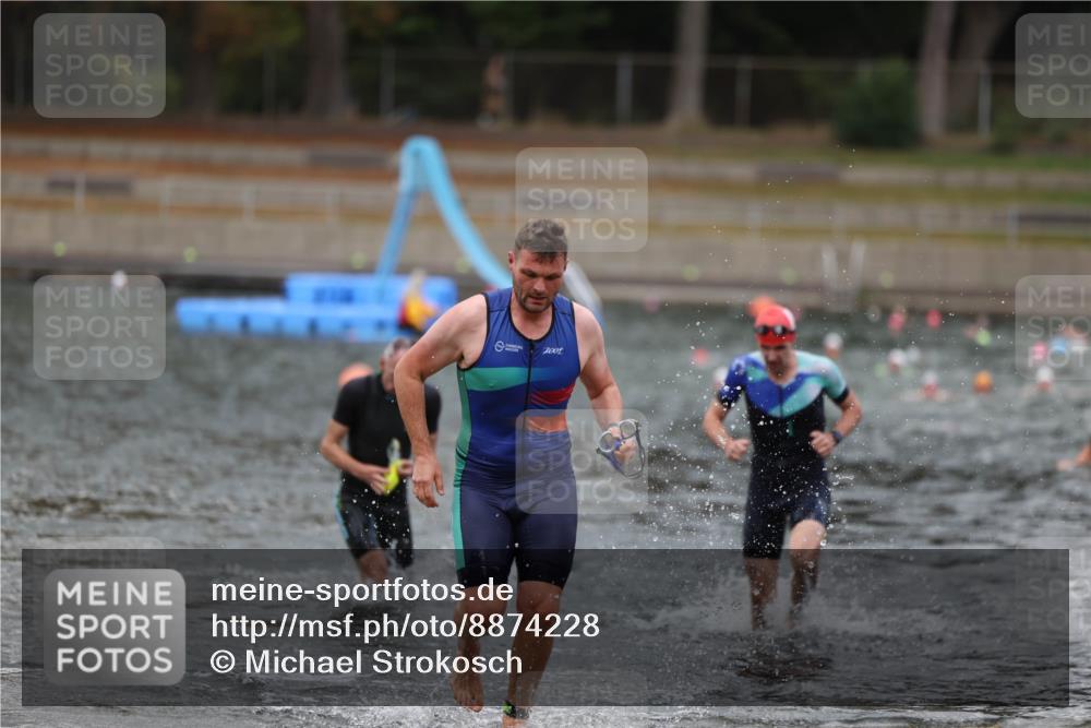 14.09.2025 - Stadtparktriathlon Michael Strokosch http://msf.ph/oto/8874228 14.09.2025 12:32:16 Schwimmen 1358, 1360, 1368, 1369 meine-sportfotos.de