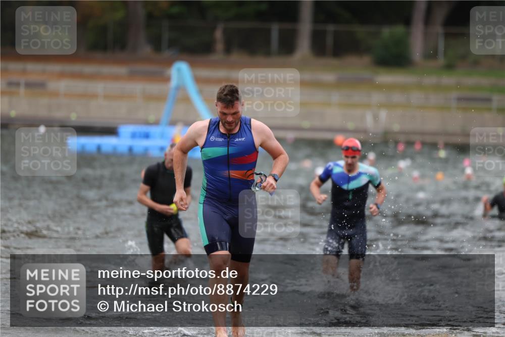 14.09.2025 - Stadtparktriathlon Michael Strokosch http://msf.ph/oto/8874229 14.09.2025 12:32:16 Schwimmen 1358, 1360, 1368, 1369 meine-sportfotos.de