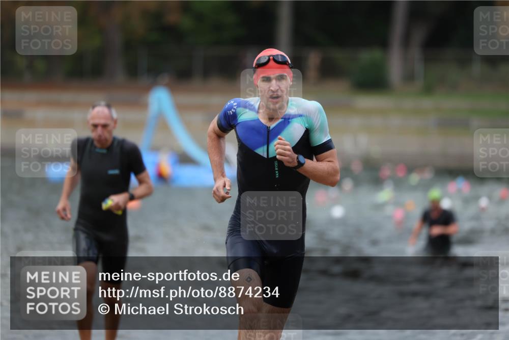 14.09.2025 - Stadtparktriathlon Michael Strokosch http://msf.ph/oto/8874234 14.09.2025 12:32:21 Schwimmen 1358, 1368, 1369 meine-sportfotos.de