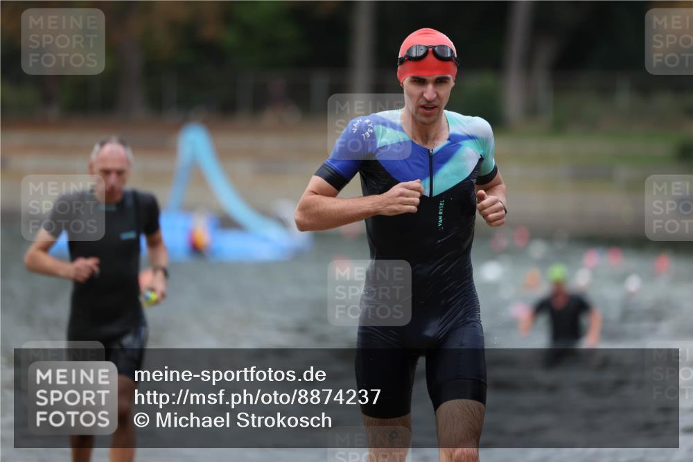 14.09.2025 - Stadtparktriathlon Michael Strokosch http://msf.ph/oto/8874237 14.09.2025 12:32:22 Schwimmen 1358, 1368, 1369 meine-sportfotos.de