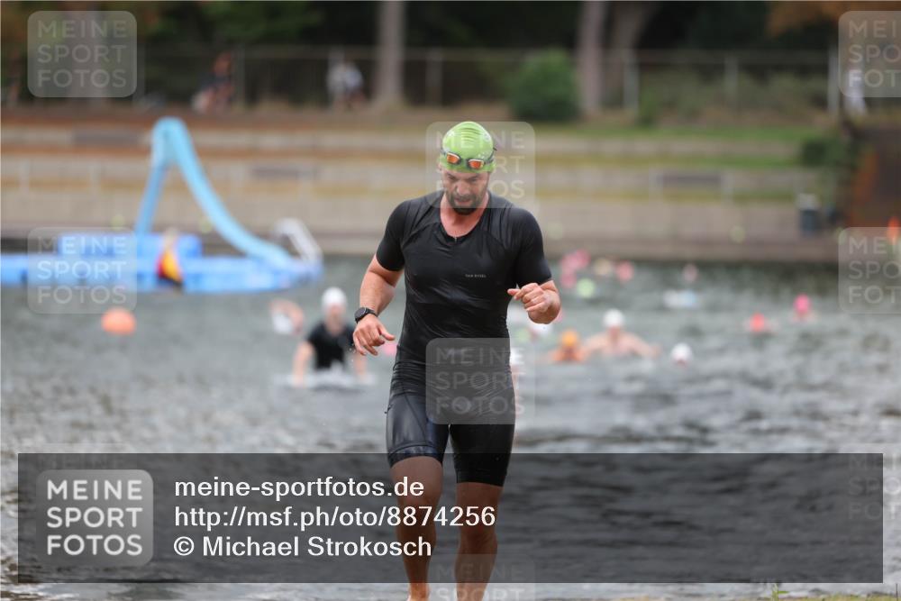 14.09.2025 - Stadtparktriathlon Michael Strokosch http://msf.ph/oto/8874256 14.09.2025 12:32:37 Schwimmen 1396 meine-sportfotos.de