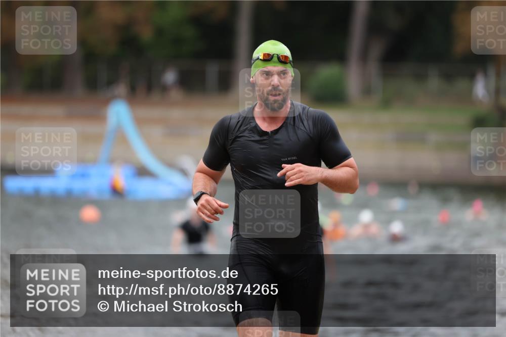 14.09.2025 - Stadtparktriathlon Michael Strokosch http://msf.ph/oto/8874265 14.09.2025 12:32:39 Schwimmen 1389, 1396 meine-sportfotos.de