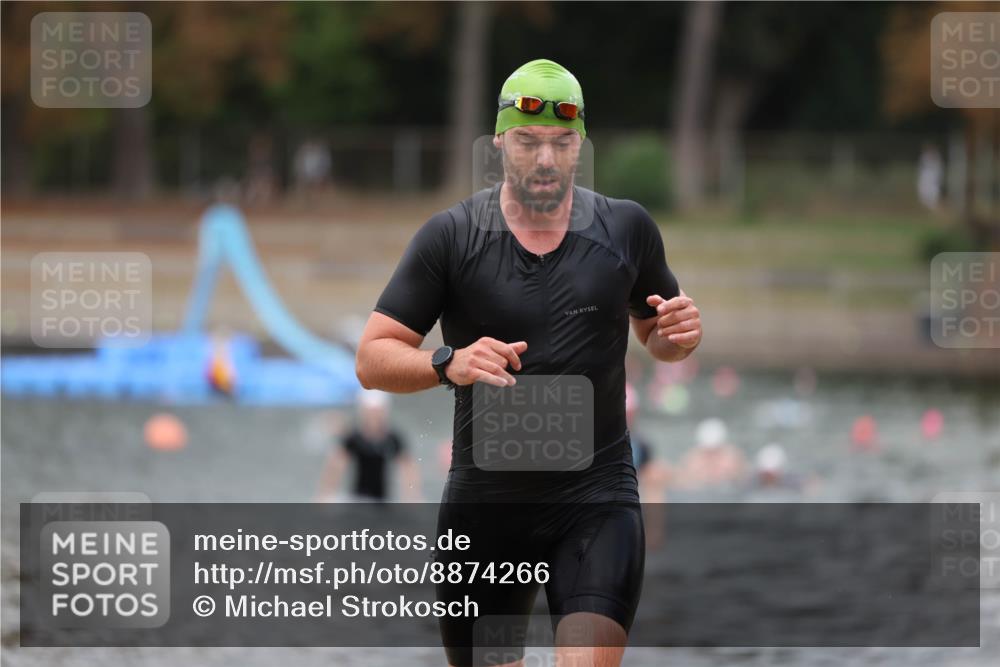 14.09.2025 - Stadtparktriathlon Michael Strokosch http://msf.ph/oto/8874266 14.09.2025 12:32:39 Schwimmen 1389, 1396 meine-sportfotos.de
