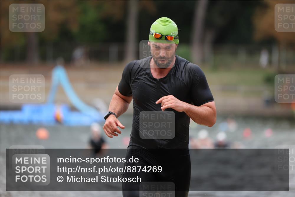 14.09.2025 - Stadtparktriathlon Michael Strokosch http://msf.ph/oto/8874269 14.09.2025 12:32:39 Schwimmen 1389, 1396 meine-sportfotos.de