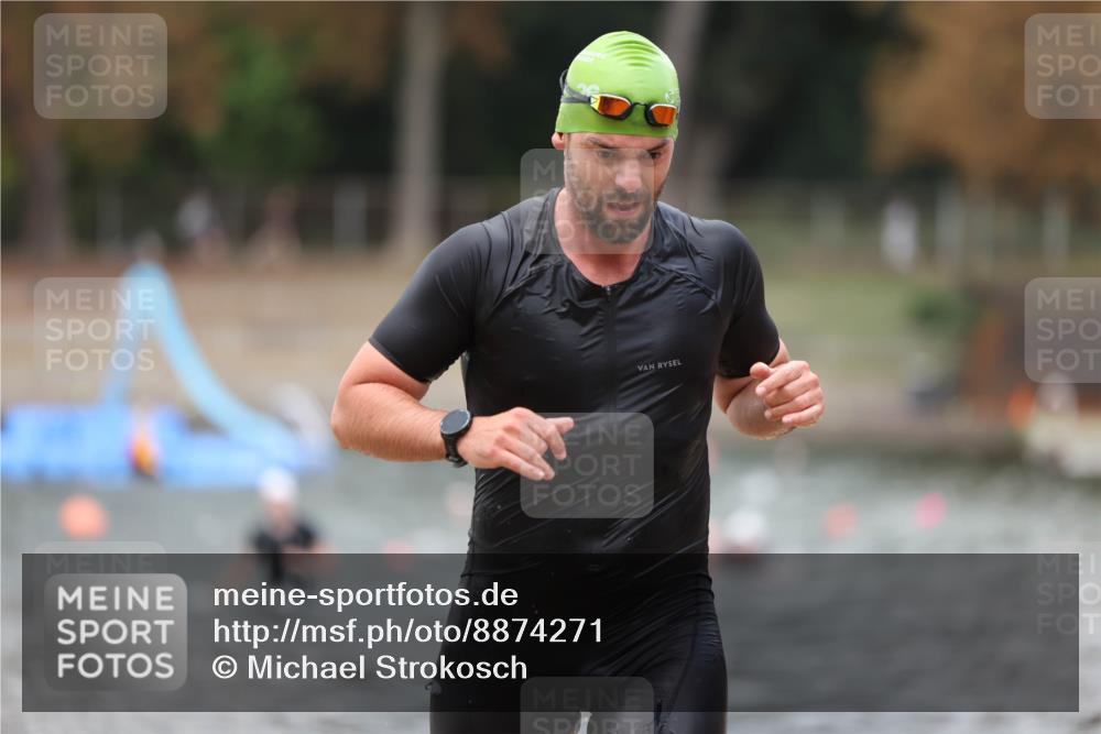 14.09.2025 - Stadtparktriathlon Michael Strokosch http://msf.ph/oto/8874271 14.09.2025 12:32:40 Schwimmen 1389, 1396 meine-sportfotos.de
