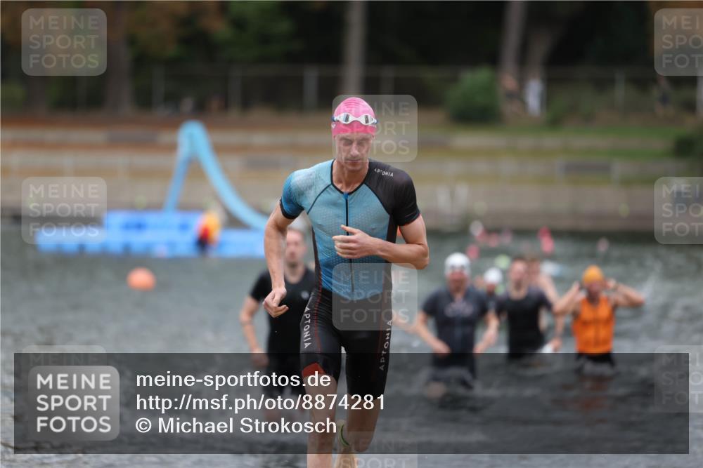 14.09.2025 - Stadtparktriathlon Michael Strokosch http://msf.ph/oto/8874281 14.09.2025 12:32:50 Schwimmen 1345, 1389, 1392, 1394, 1410, 1414 meine-sportfotos.de