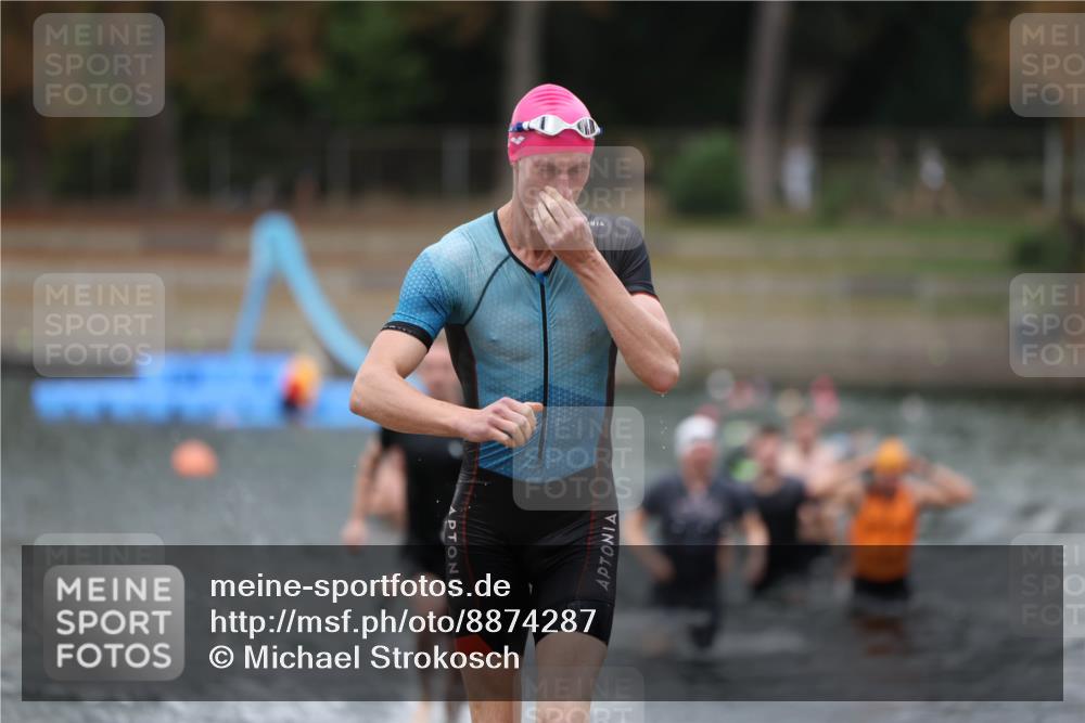 14.09.2025 - Stadtparktriathlon Michael Strokosch http://msf.ph/oto/8874287 14.09.2025 12:32:51 Schwimmen 1345, 1389, 1392, 1394, 1410, 1414 meine-sportfotos.de