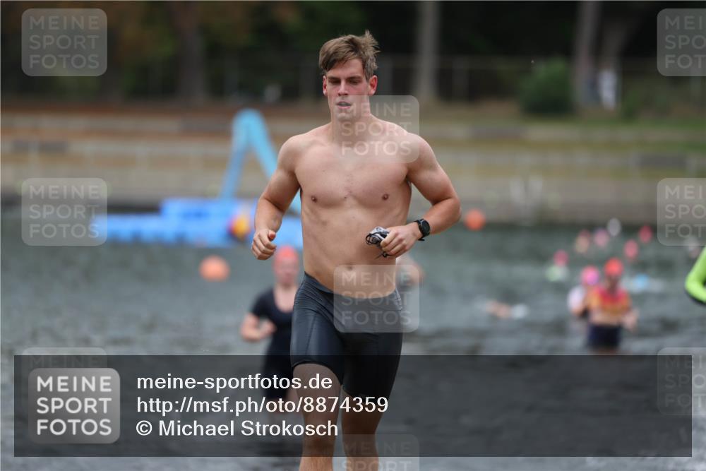 14.09.2025 - Stadtparktriathlon Michael Strokosch http://msf.ph/oto/8874359 14.09.2025 12:33:10 Schwimmen 1329, 1342, 1344, 1359, 1413 meine-sportfotos.de