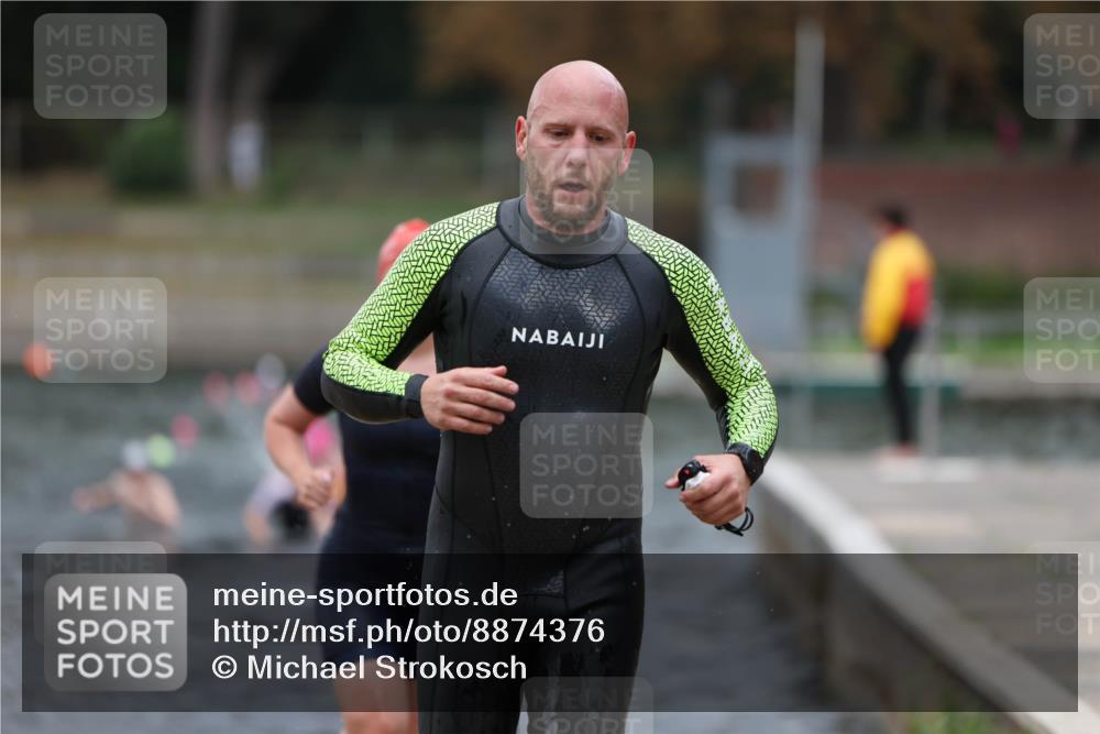 14.09.2025 - Stadtparktriathlon Michael Strokosch http://msf.ph/oto/8874376 14.09.2025 12:33:15 Schwimmen 1329, 1343, 1344 meine-sportfotos.de