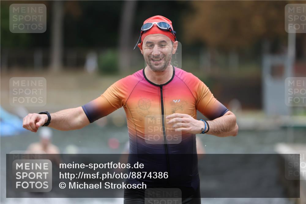 14.09.2025 - Stadtparktriathlon Michael Strokosch http://msf.ph/oto/8874386 14.09.2025 12:33:26 Schwimmen 1327, 1335, 1343, 1371, 1374 meine-sportfotos.de