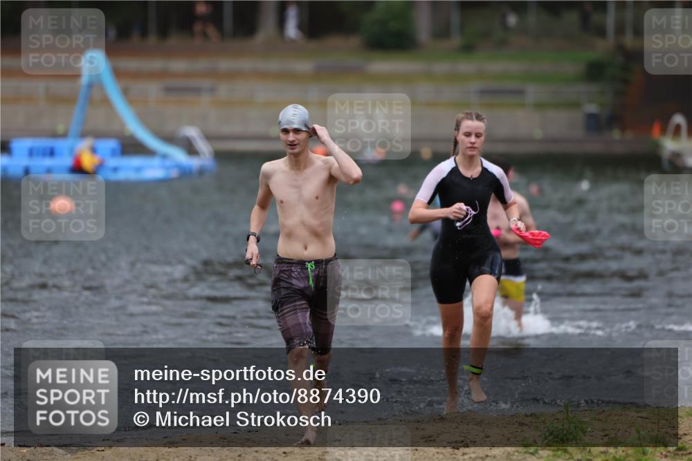 14.09.2025 - Stadtparktriathlon Michael Strokosch http://msf.ph/oto/8874390 14.09.2025 12:33:28 Schwimmen 1327, 1335, 1343, 1371, 1374 meine-sportfotos.de