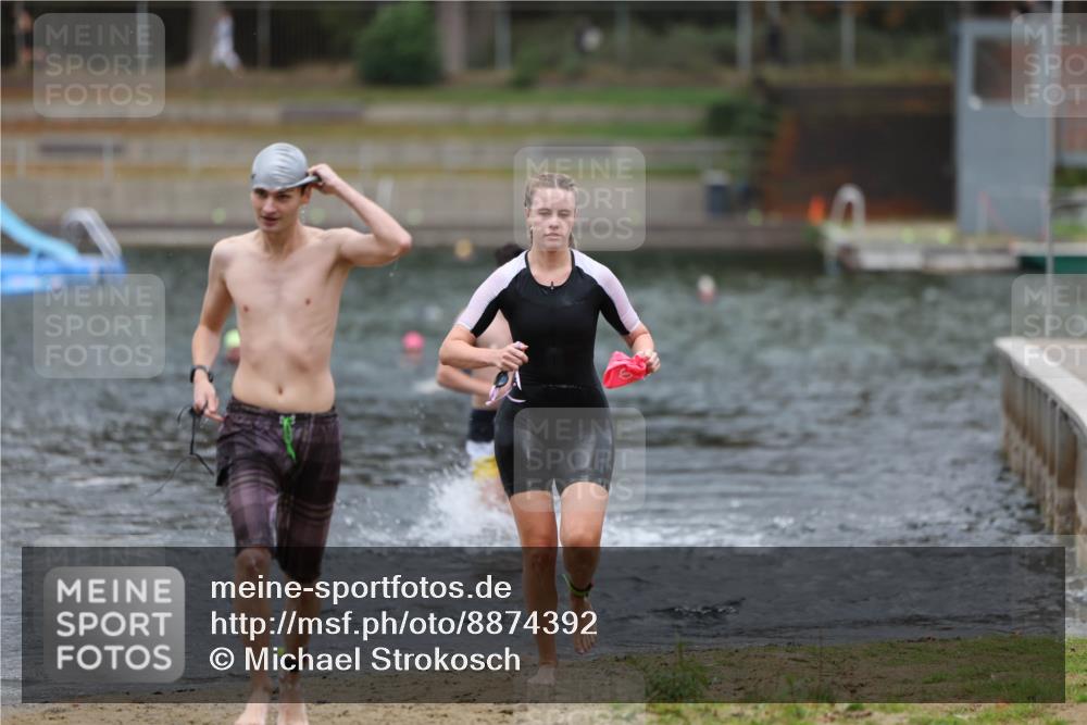 14.09.2025 - Stadtparktriathlon Michael Strokosch http://msf.ph/oto/8874392 14.09.2025 12:33:29 Schwimmen 1327, 1335, 1371, 1374 meine-sportfotos.de