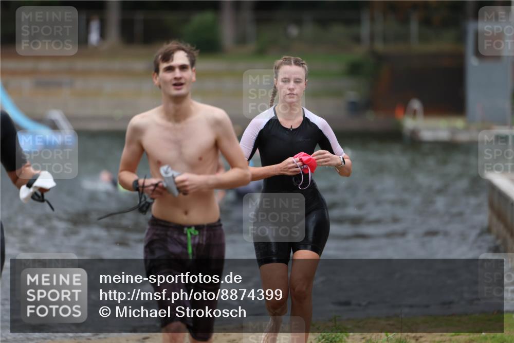 14.09.2025 - Stadtparktriathlon Michael Strokosch http://msf.ph/oto/8874399 14.09.2025 12:33:31 Schwimmen 1327, 1335, 1371, 1374 meine-sportfotos.de