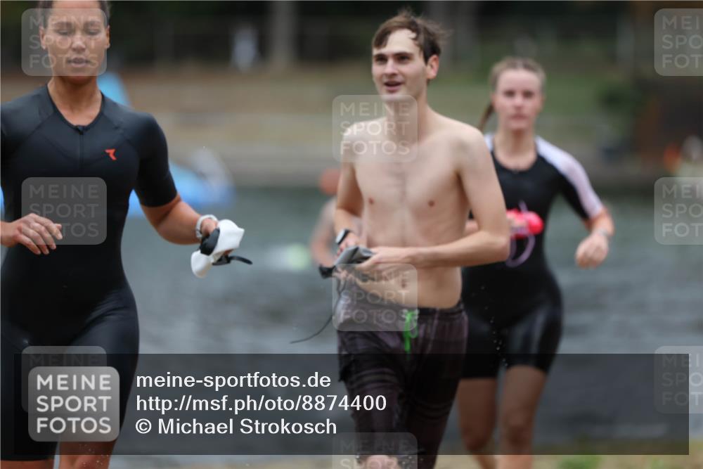 14.09.2025 - Stadtparktriathlon Michael Strokosch http://msf.ph/oto/8874400 14.09.2025 12:33:31 Schwimmen 1327, 1335, 1371, 1374 meine-sportfotos.de