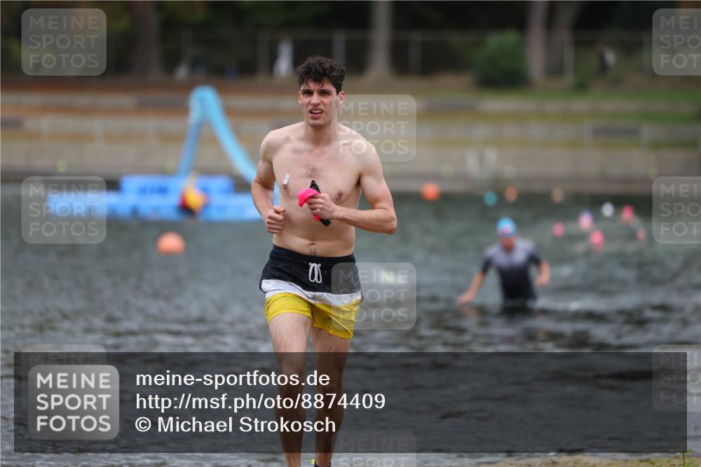 14.09.2025 - Stadtparktriathlon Michael Strokosch http://msf.ph/oto/8874409 14.09.2025 12:33:34 Schwimmen 1327, 1335, 1371, 1374 meine-sportfotos.de