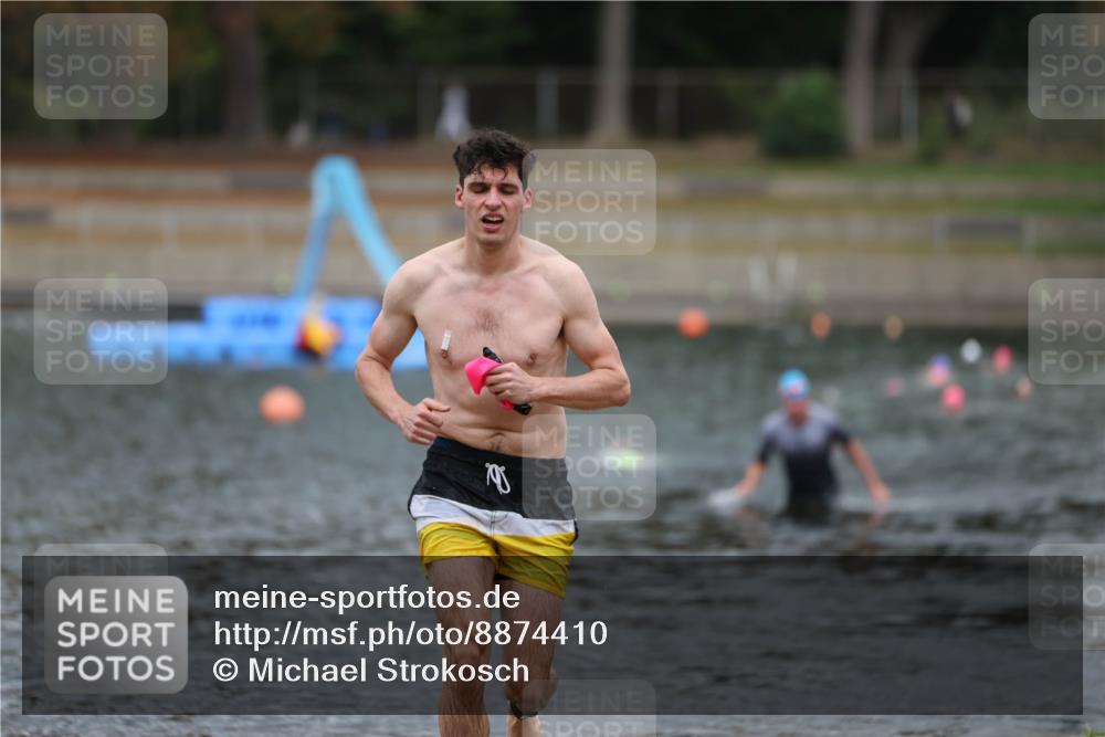 14.09.2025 - Stadtparktriathlon Michael Strokosch http://msf.ph/oto/8874410 14.09.2025 12:33:34 Schwimmen 1327, 1335, 1371, 1374 meine-sportfotos.de