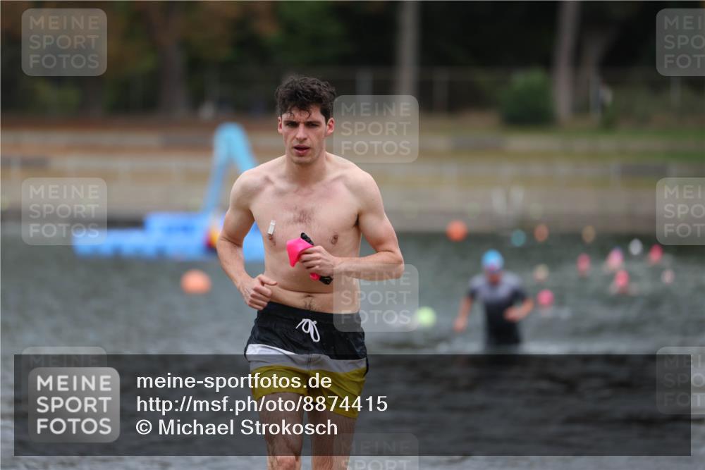 14.09.2025 - Stadtparktriathlon Michael Strokosch http://msf.ph/oto/8874415 14.09.2025 12:33:35 Schwimmen 1327, 1371, 1374 meine-sportfotos.de