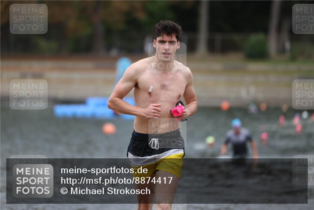 14.09.2025 - Stadtparktriathlon Michael Strokosch http://msf.ph/oto/8874417 14.09.2025 12:33:35 Schwimmen 1327, 1371, 1374 meine-sportfotos.de