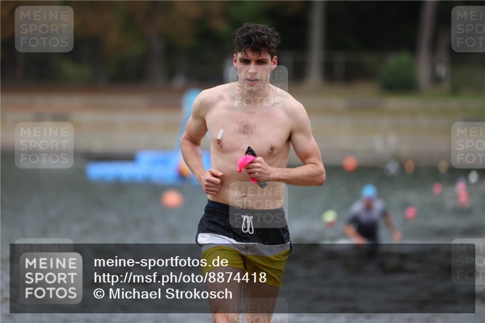 14.09.2025 - Stadtparktriathlon Michael Strokosch http://msf.ph/oto/8874418 14.09.2025 12:33:36 Schwimmen 1327, 1371, 1374 meine-sportfotos.de