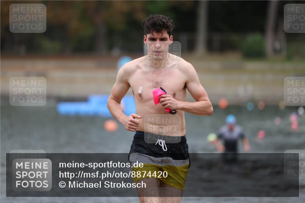 14.09.2025 - Stadtparktriathlon Michael Strokosch http://msf.ph/oto/8874420 14.09.2025 12:33:36 Schwimmen 1327, 1371, 1374 meine-sportfotos.de