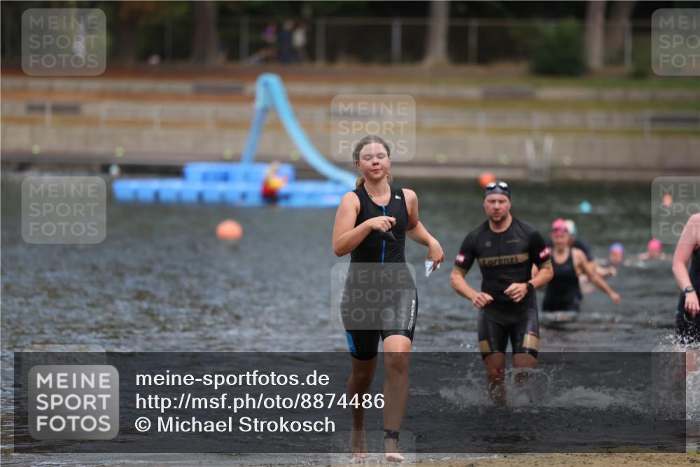 14.09.2025 - Stadtparktriathlon Michael Strokosch http://msf.ph/oto/8874486 14.09.2025 12:34:25 Schwimmen 1334, 1341, 1384 meine-sportfotos.de