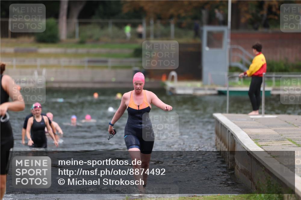 14.09.2025 - Stadtparktriathlon Michael Strokosch http://msf.ph/oto/8874492 14.09.2025 12:34:27 Schwimmen 1334, 1341, 1384 meine-sportfotos.de