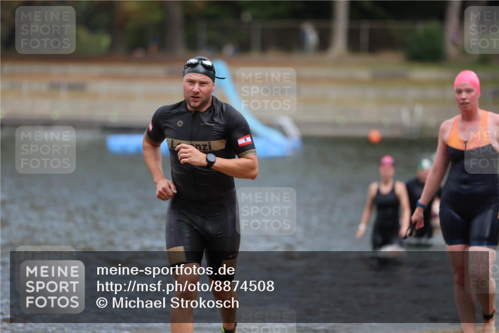 14.09.2025 - Stadtparktriathlon Michael Strokosch http://msf.ph/oto/8874508 14.09.2025 12:34:30 Schwimmen 1328, 1334, 1341, 1384 meine-sportfotos.de
