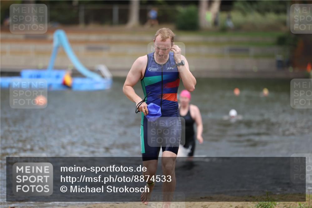 14.09.2025 - Stadtparktriathlon Michael Strokosch http://msf.ph/oto/8874533 14.09.2025 12:34:51 Schwimmen 1336, 1349 meine-sportfotos.de