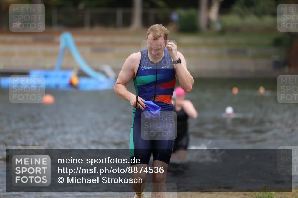 14.09.2025 - Stadtparktriathlon Michael Strokosch http://msf.ph/oto/8874536 14.09.2025 12:34:52 Schwimmen 1336, 1349 meine-sportfotos.de