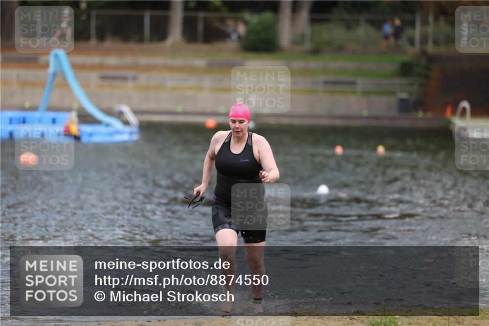 14.09.2025 - Stadtparktriathlon Michael Strokosch http://msf.ph/oto/8874550 14.09.2025 12:34:55 Schwimmen 1336, 1349 meine-sportfotos.de