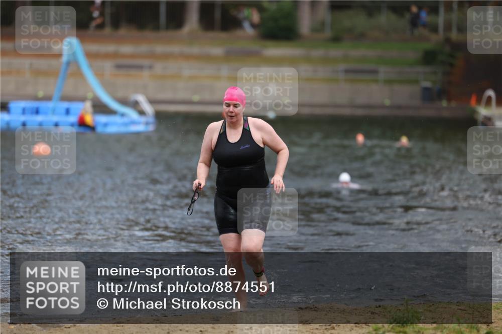 14.09.2025 - Stadtparktriathlon Michael Strokosch http://msf.ph/oto/8874551 14.09.2025 12:34:55 Schwimmen 1336, 1349 meine-sportfotos.de