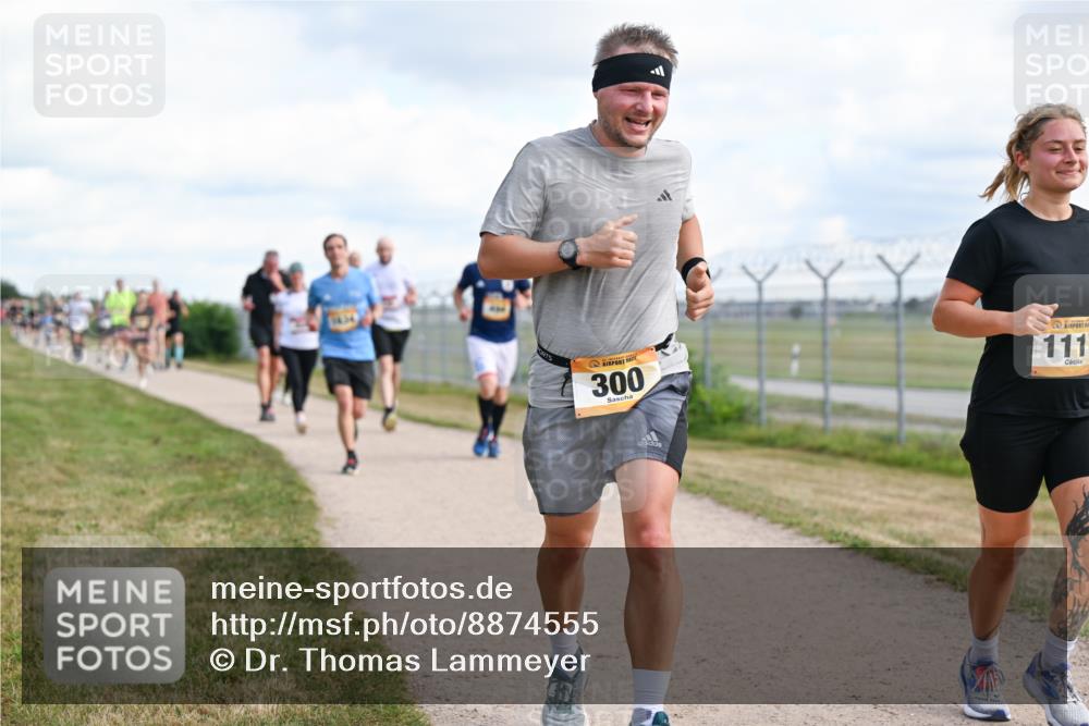 14.09.2025 - Airport Race Dr. Thomas Lammeyer http://msf.ph/oto/8874555 14.09.2025 12:19:16 Laufen 300, 111 meine-sportfotos.de