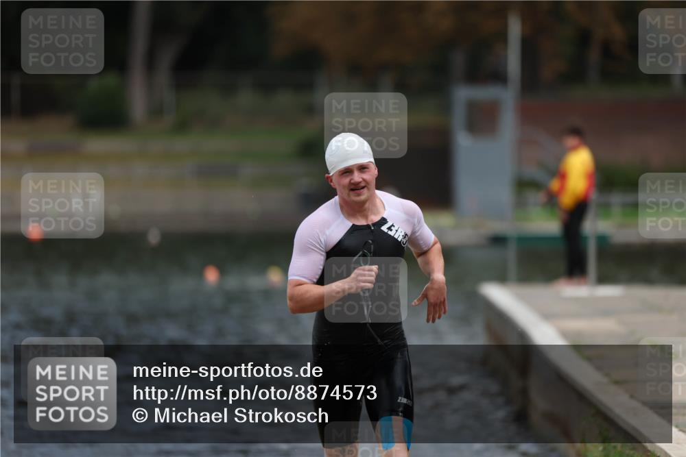 14.09.2025 - Stadtparktriathlon Michael Strokosch http://msf.ph/oto/8874573 14.09.2025 12:35:16 Schwimmen 1403 meine-sportfotos.de