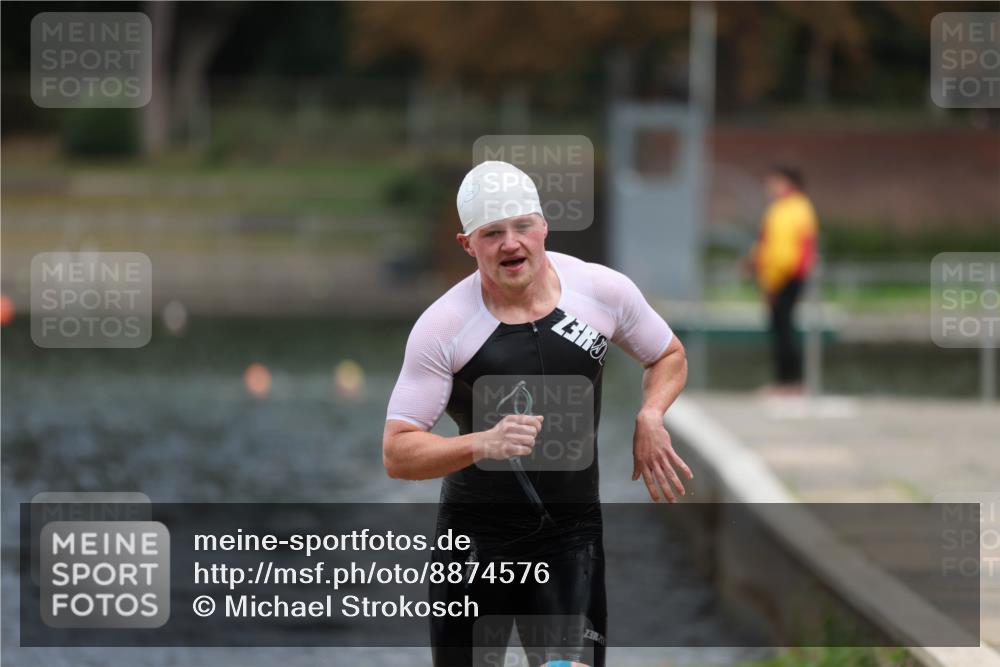 14.09.2025 - Stadtparktriathlon Michael Strokosch http://msf.ph/oto/8874576 14.09.2025 12:35:17 Schwimmen 1403 meine-sportfotos.de