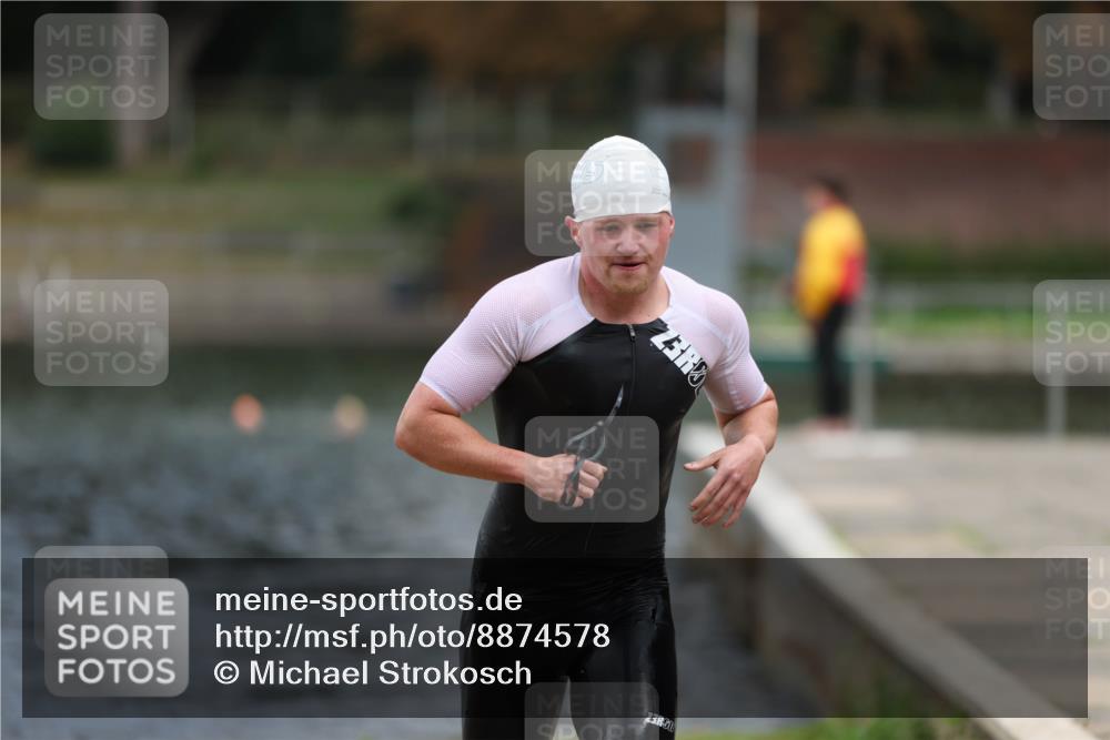 14.09.2025 - Stadtparktriathlon Michael Strokosch http://msf.ph/oto/8874578 14.09.2025 12:35:17 Schwimmen 1403 meine-sportfotos.de