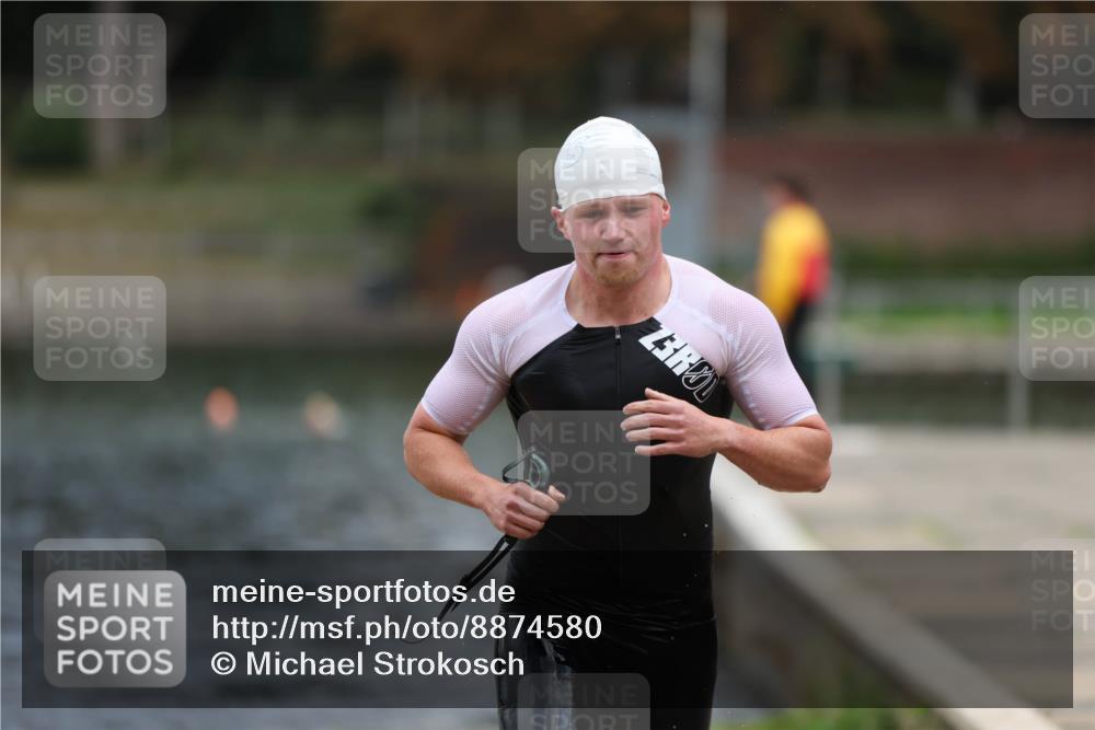 14.09.2025 - Stadtparktriathlon Michael Strokosch http://msf.ph/oto/8874580 14.09.2025 12:35:18 Schwimmen 1403 meine-sportfotos.de