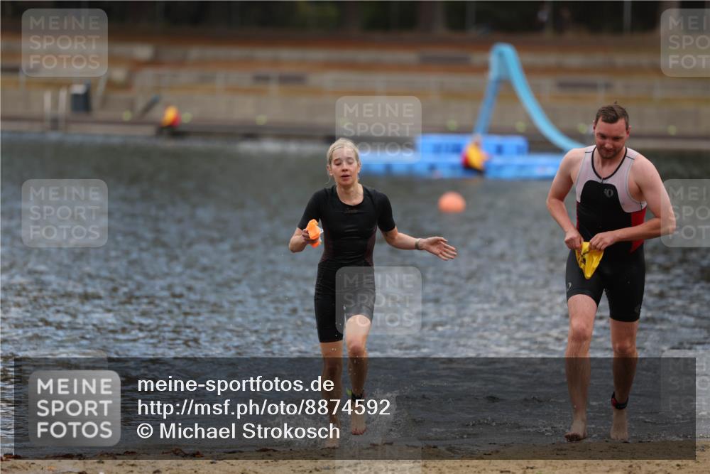 14.09.2025 - Stadtparktriathlon Michael Strokosch http://msf.ph/oto/8874592 14.09.2025 12:36:16 Schwimmen 1324, 1350 meine-sportfotos.de