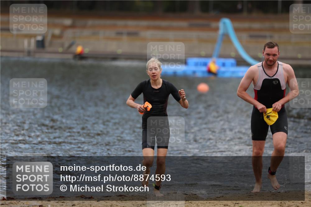 14.09.2025 - Stadtparktriathlon Michael Strokosch http://msf.ph/oto/8874593 14.09.2025 12:36:16 Schwimmen 1324, 1350 meine-sportfotos.de