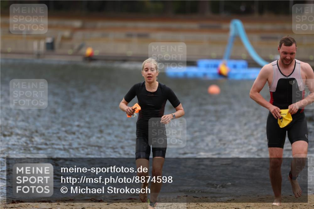 14.09.2025 - Stadtparktriathlon Michael Strokosch http://msf.ph/oto/8874598 14.09.2025 12:36:17 Schwimmen 1324, 1350 meine-sportfotos.de