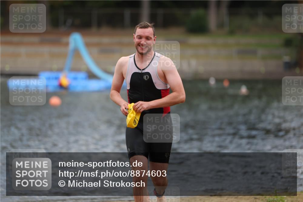 14.09.2025 - Stadtparktriathlon Michael Strokosch http://msf.ph/oto/8874603 14.09.2025 12:36:18 Schwimmen 1324, 1350 meine-sportfotos.de