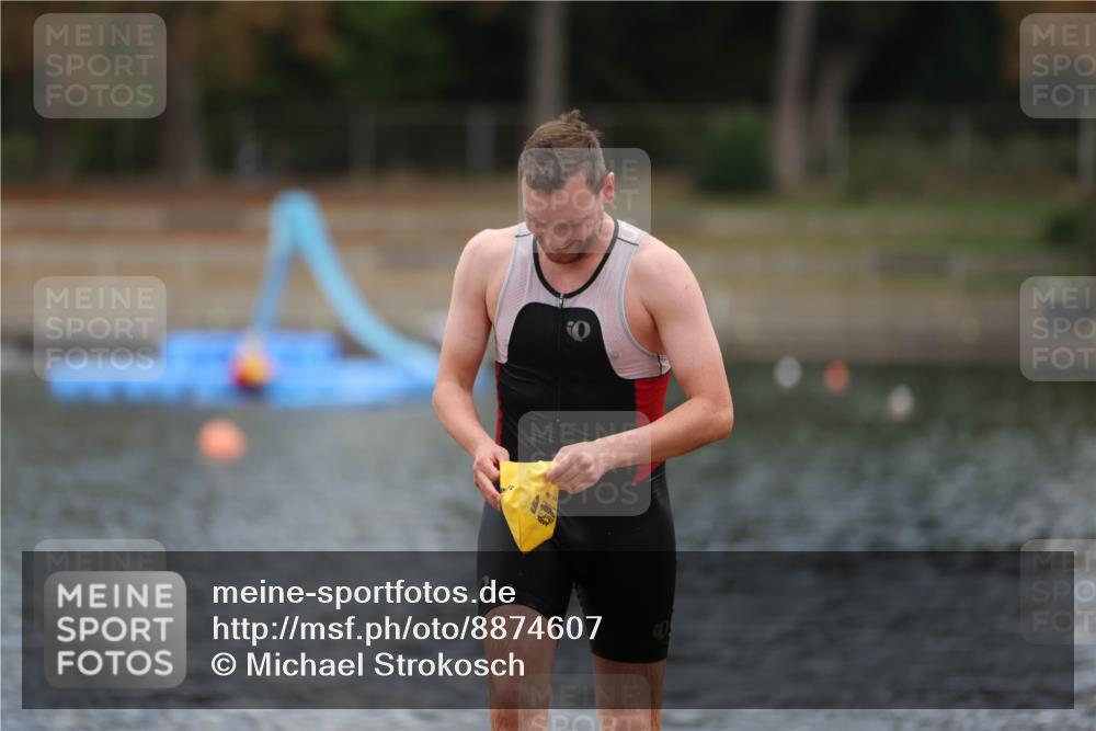 14.09.2025 - Stadtparktriathlon Michael Strokosch http://msf.ph/oto/8874607 14.09.2025 12:36:19 Schwimmen 1324, 1350 meine-sportfotos.de