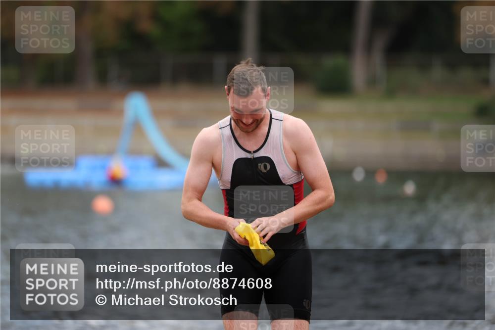 14.09.2025 - Stadtparktriathlon Michael Strokosch http://msf.ph/oto/8874608 14.09.2025 12:36:19 Schwimmen 1324, 1350 meine-sportfotos.de