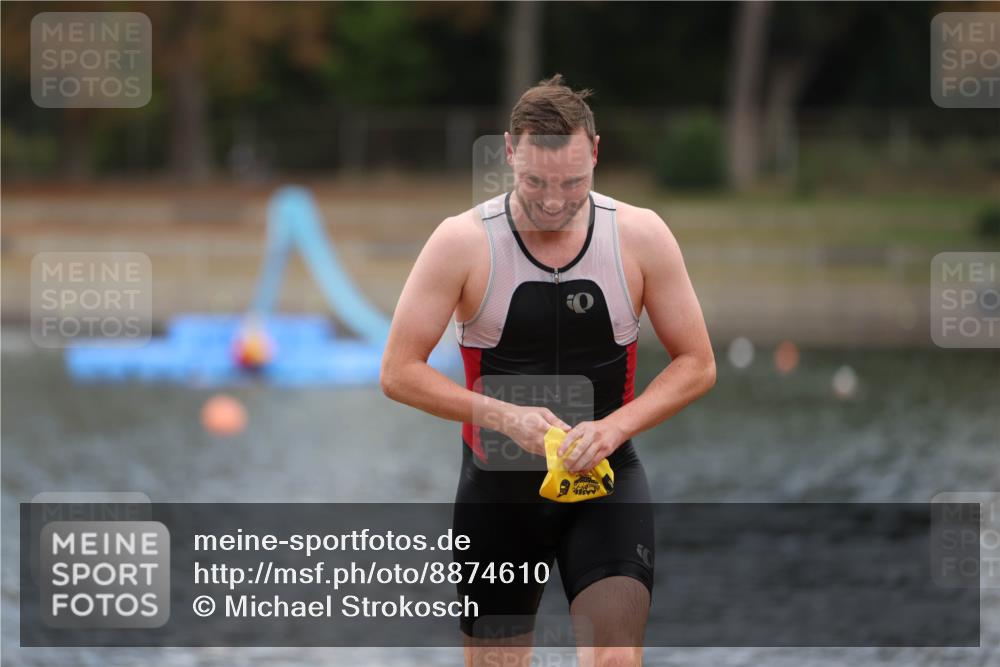 14.09.2025 - Stadtparktriathlon Michael Strokosch http://msf.ph/oto/8874610 14.09.2025 12:36:19 Schwimmen 1324, 1350 meine-sportfotos.de