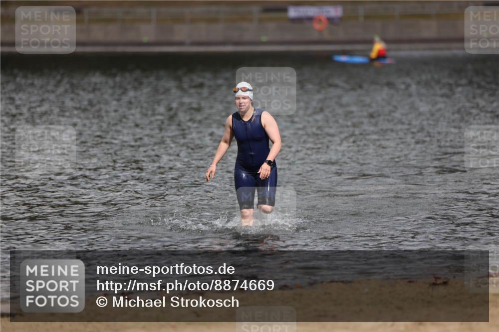 14.09.2025 - Stadtparktriathlon Michael Strokosch http://msf.ph/oto/8874669 14.09.2025 12:40:52 Schwimmen 1323 meine-sportfotos.de