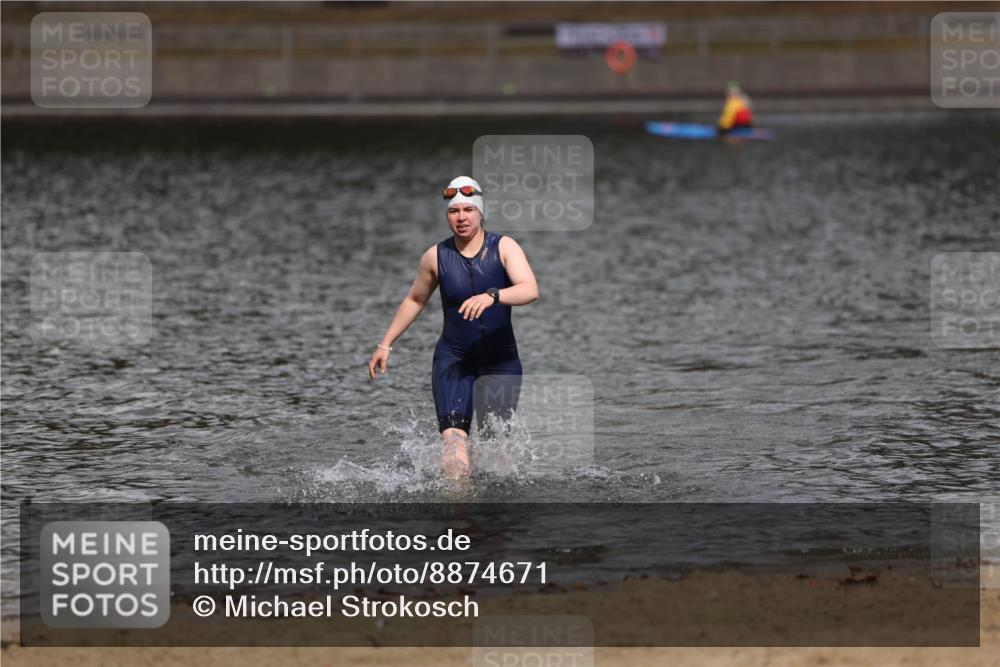 14.09.2025 - Stadtparktriathlon Michael Strokosch http://msf.ph/oto/8874671 14.09.2025 12:40:53 Schwimmen 1323 meine-sportfotos.de