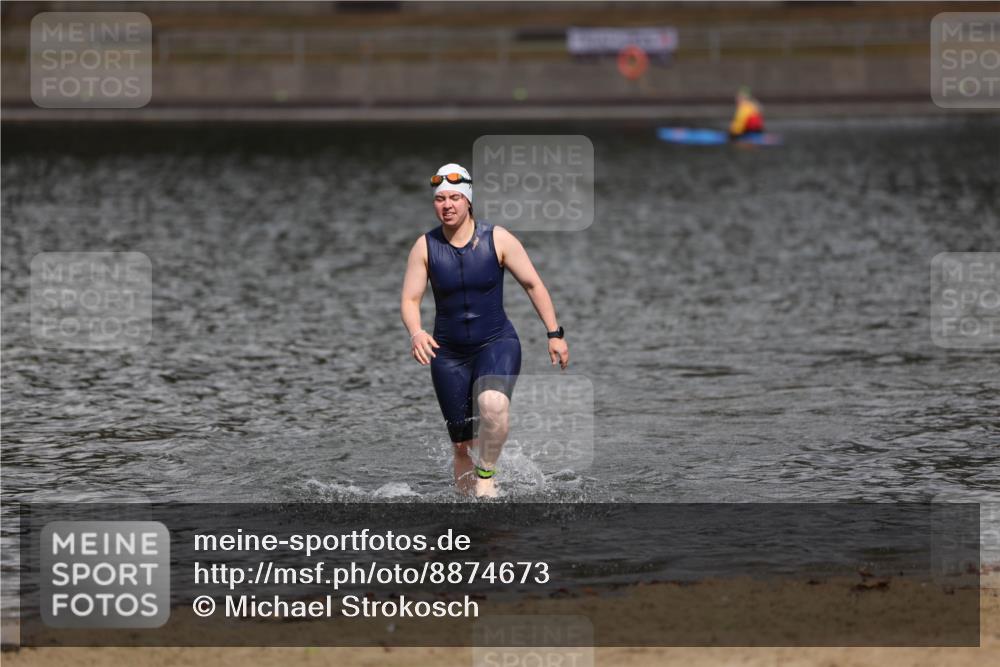 14.09.2025 - Stadtparktriathlon Michael Strokosch http://msf.ph/oto/8874673 14.09.2025 12:40:53 Schwimmen 1323 meine-sportfotos.de