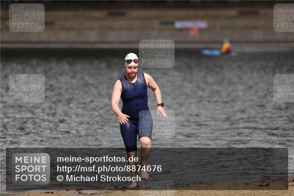 14.09.2025 - Stadtparktriathlon Michael Strokosch http://msf.ph/oto/8874676 14.09.2025 12:40:56 Schwimmen 1323 meine-sportfotos.de